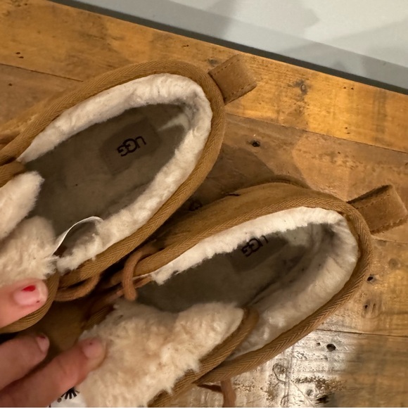 UGG Brown Low Top Boot w/ Laces - Picture 7 of 8